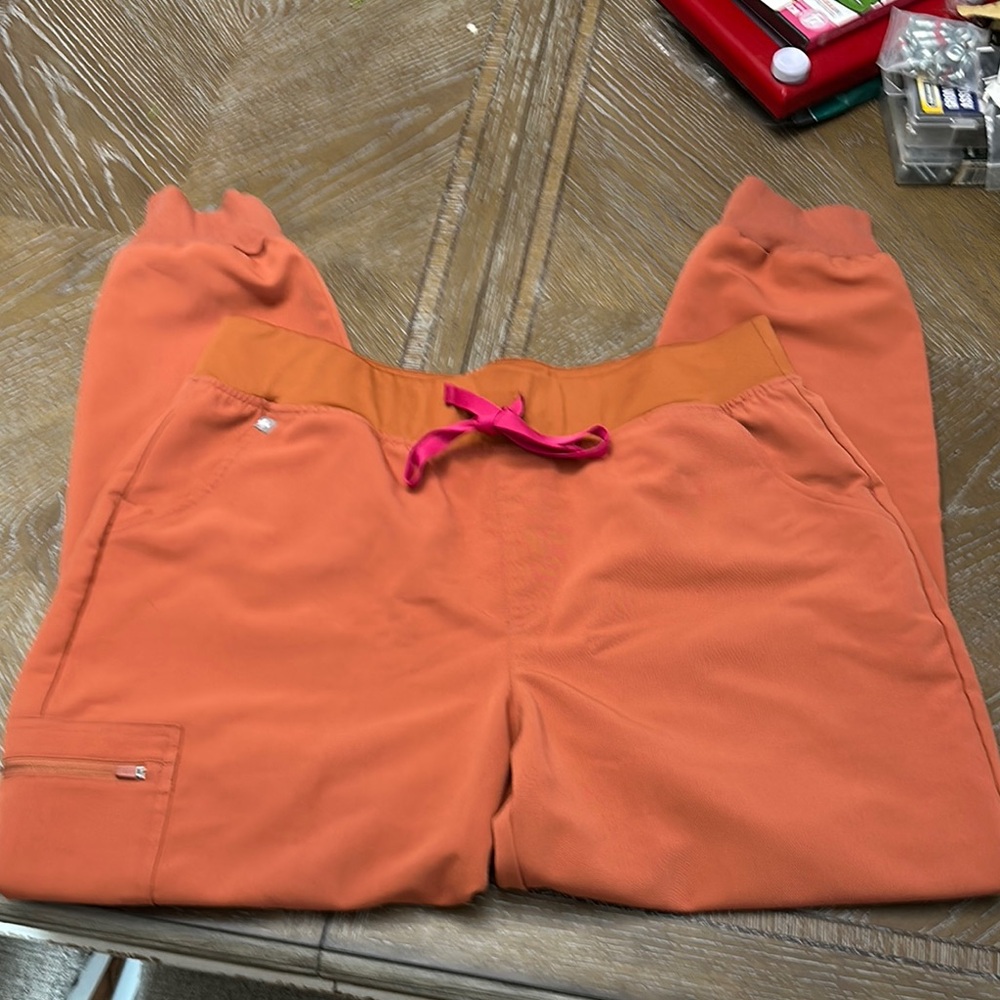 FIGS jogger scrubs